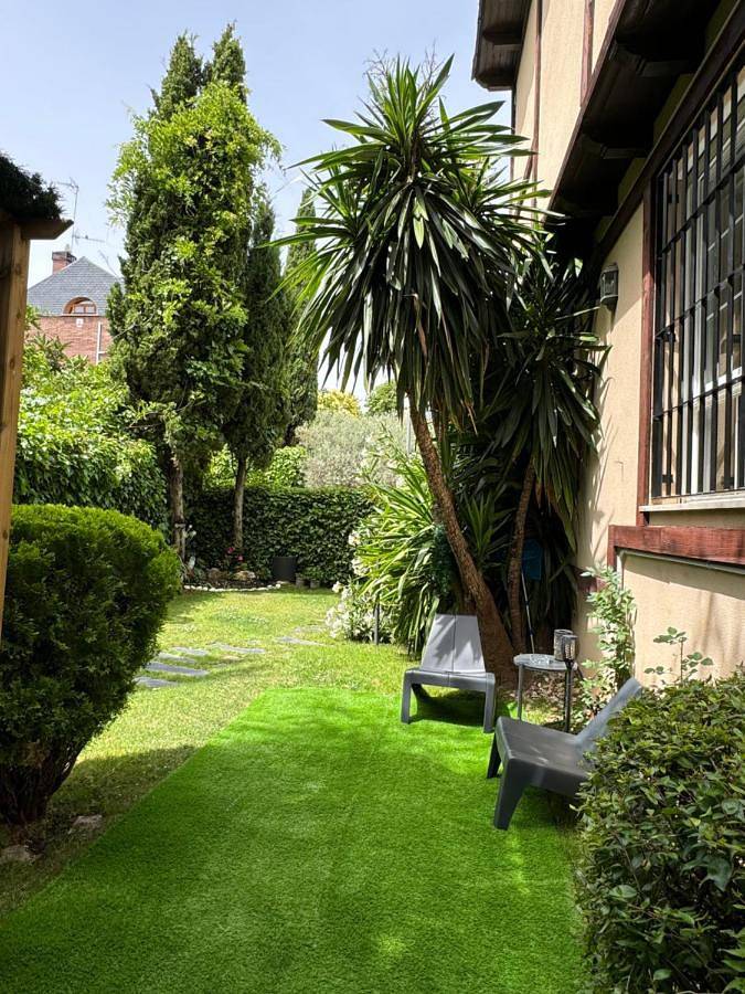 Moderna Casa de Lujo con Jacuzzi en el Jardín in Fuencarral-El Pardo, Madrid
