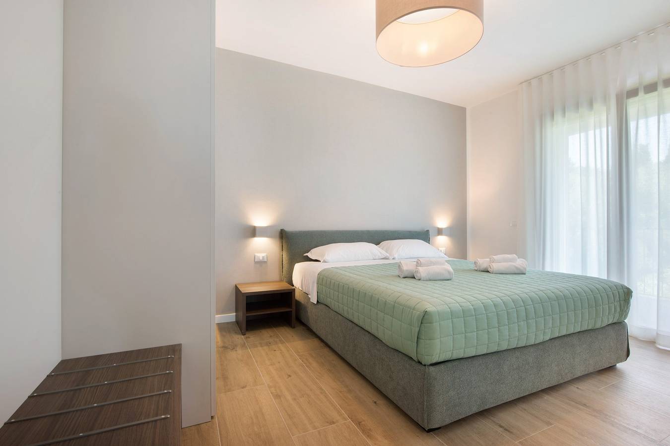 Entire apartment, Apartment 'Eleonora C1' with Shared Pool, Private Terrace, and Air Conditioning in Garda, Garda Mountains