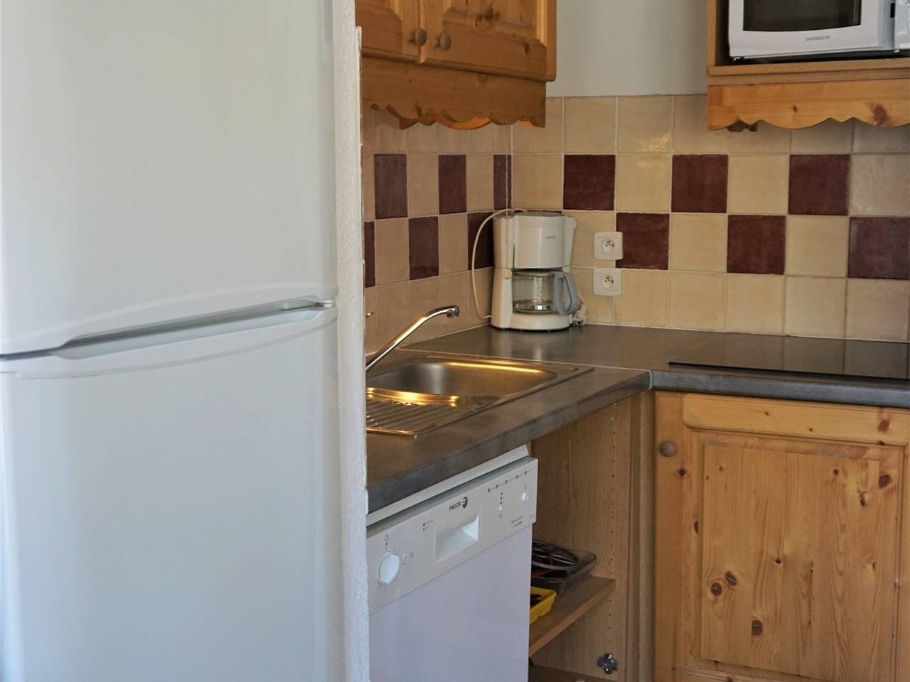 Entire apartment, 3-Room Apartment for 6 in Quality Residence, Close to Shops and Slopes, Free Wifi, Pets Allowed in Orcières, Écrins National Park