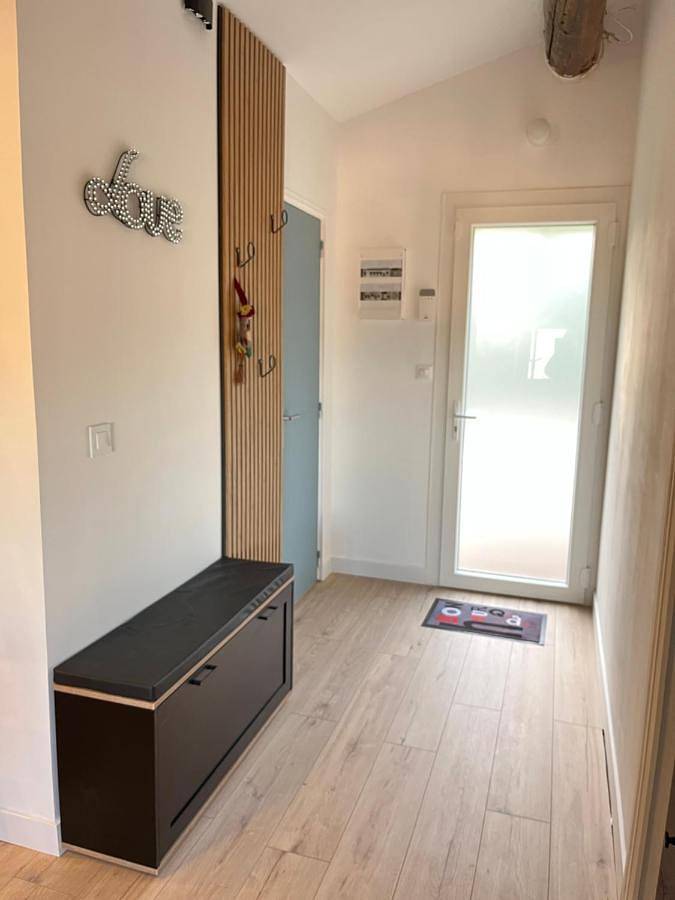 Appartement entier, One-Bedroom Apartment in Cuers, Côte méditerranéenne (France)