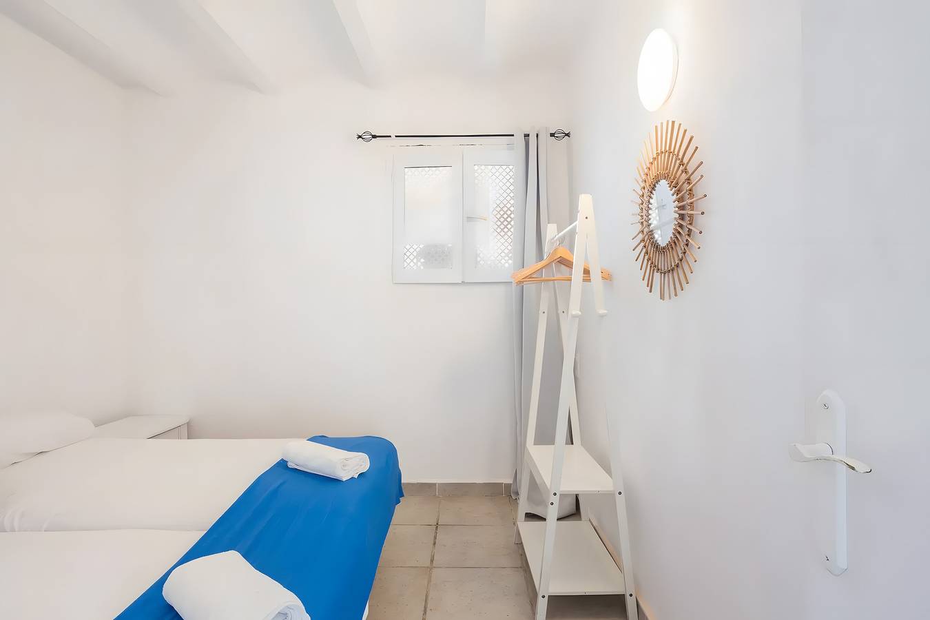 Maison fraîche avec accès direct à une plage semi-privée in Oliva, Costa Blanca