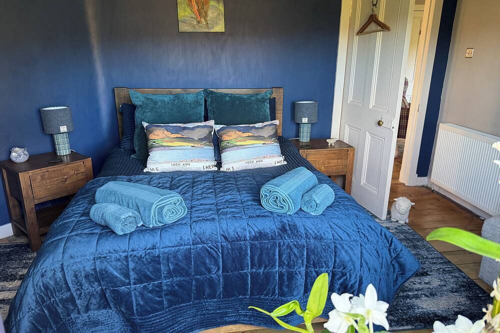 Charming rural cottage, with stove & large garden overlooking Loch Awe, Argyll. in Argyll & Bute