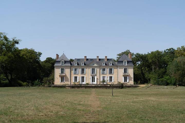 Location de vacances pour 15 personnes, avec vue et terrasse dans Bazouges Cré sur Loir - 2