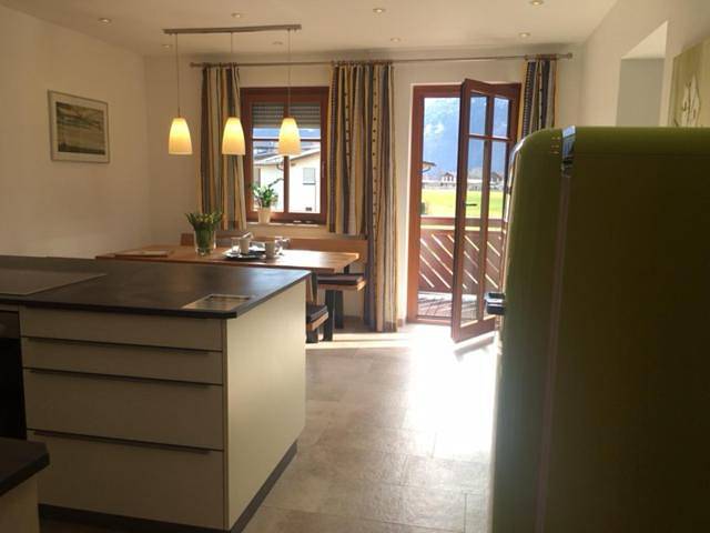 Ferienwohnung für 3 Personen, mit Balkon und Terrasse sowie Ausblick in Kuchl