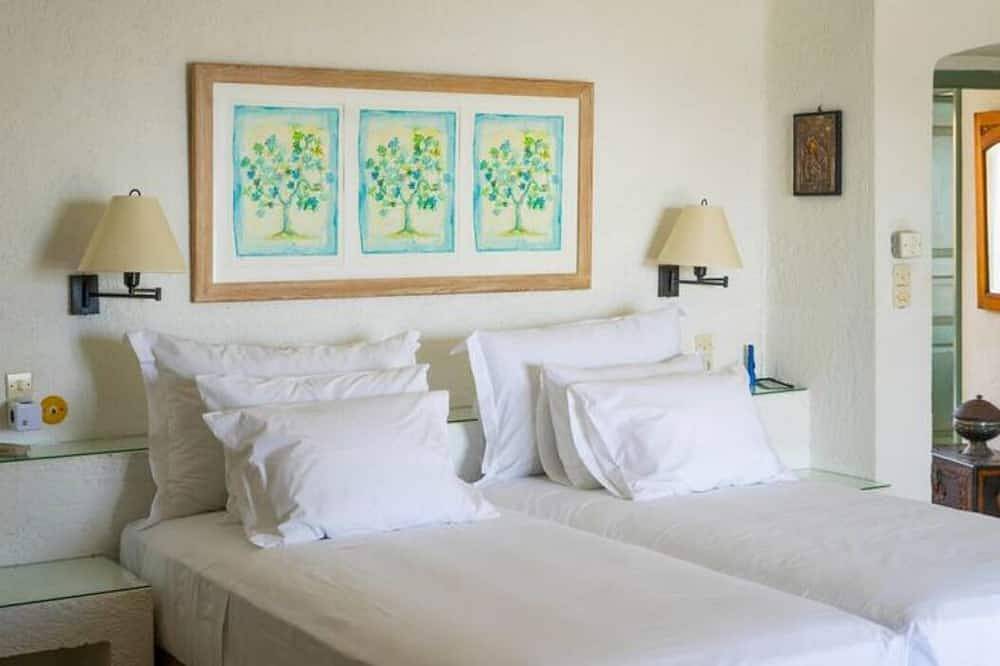 Exquisite beachfront mansion, 5 bedrooms-Syros in Syros