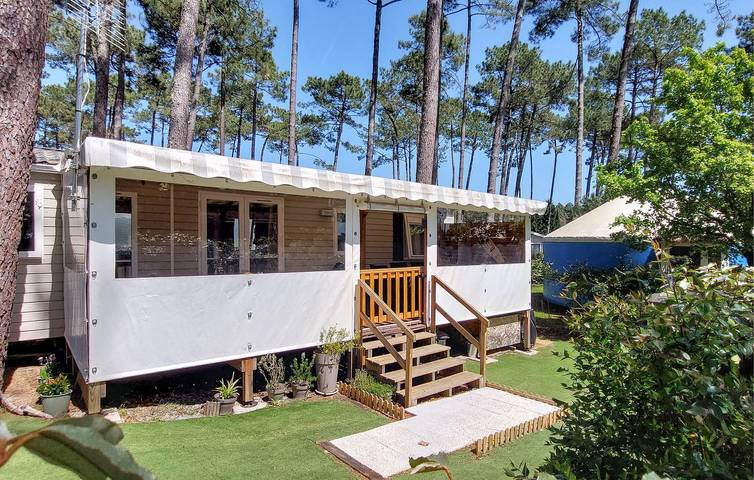 Camping pour 6 personnes à Saint-Julien-en-Born