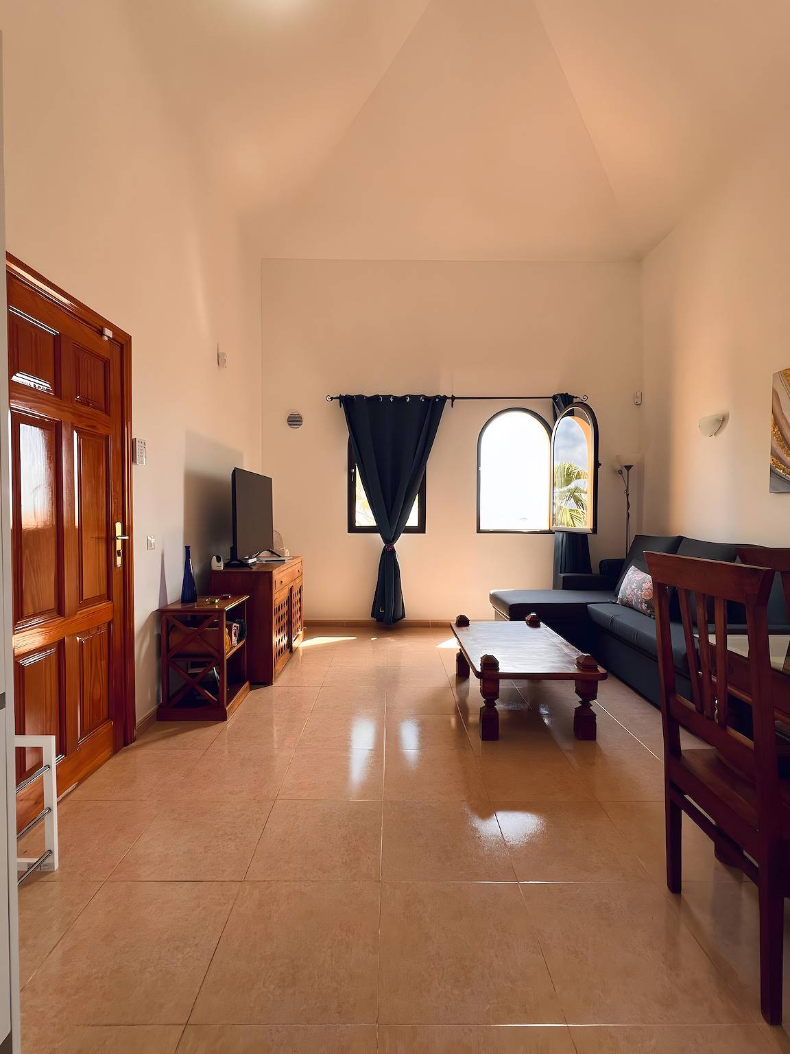 Entire apartment, Vacation 'Vista Lobos' with Sea View, Shared Pool and Wi-Fi in Oasis Tamarindo, La Oliva
