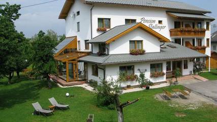 Ferienwohnung für 2 Personen, mit Garten und Seeblick sowie Balkon und Ausblick in Weyregg am Attersee