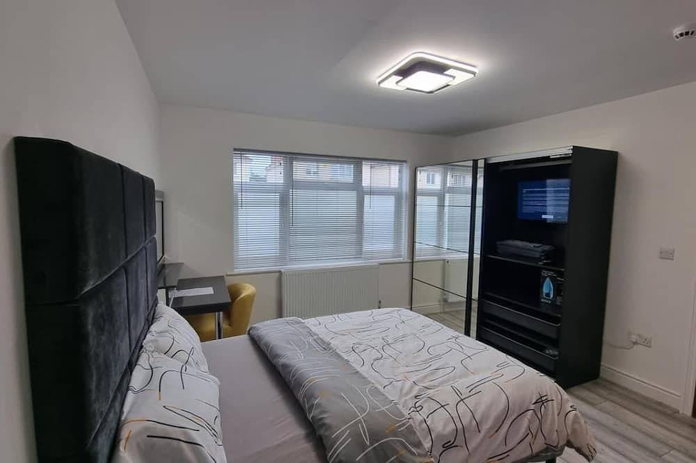 Suite with kitchenette 2 in London Colney, Hertfordshire