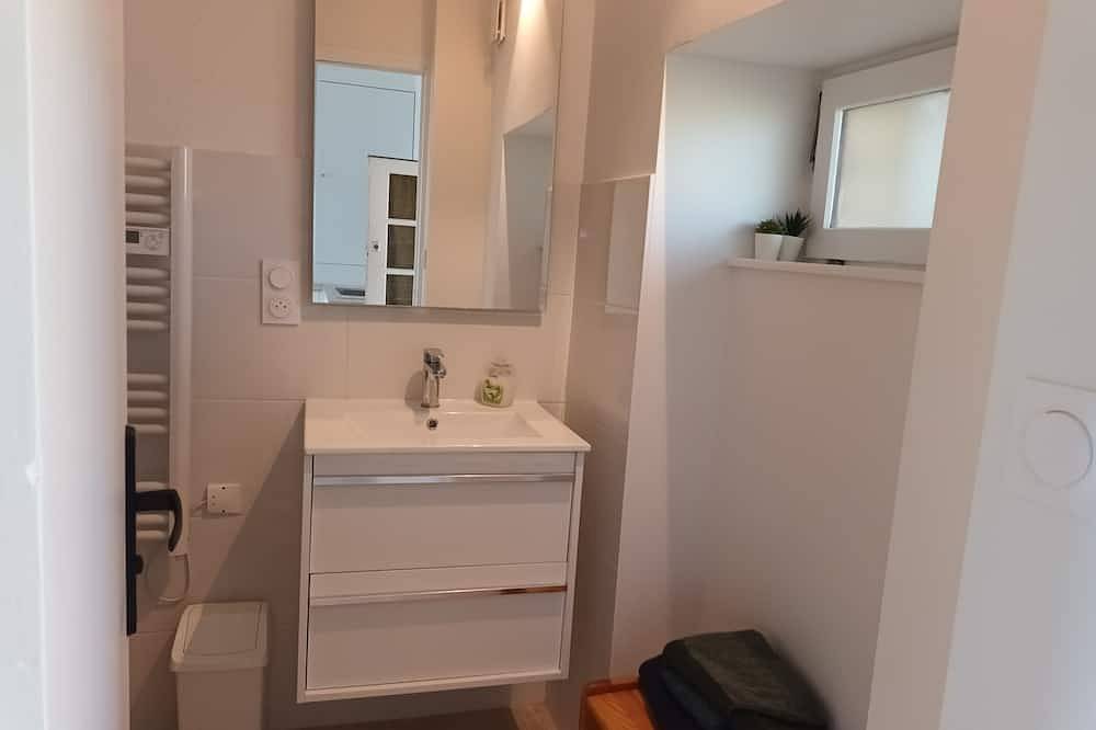 Ganze Wohnung, Independent apartment - expectionnal sea view - swimming pool - 3 persons in Morgat, Crozon