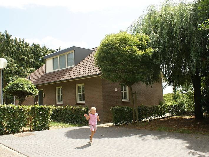 Bungalow voor 12 personen, met balkon/terras en terras in Limburg