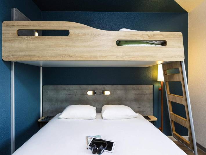 Hotel for 3 people, with view and terrace - 1