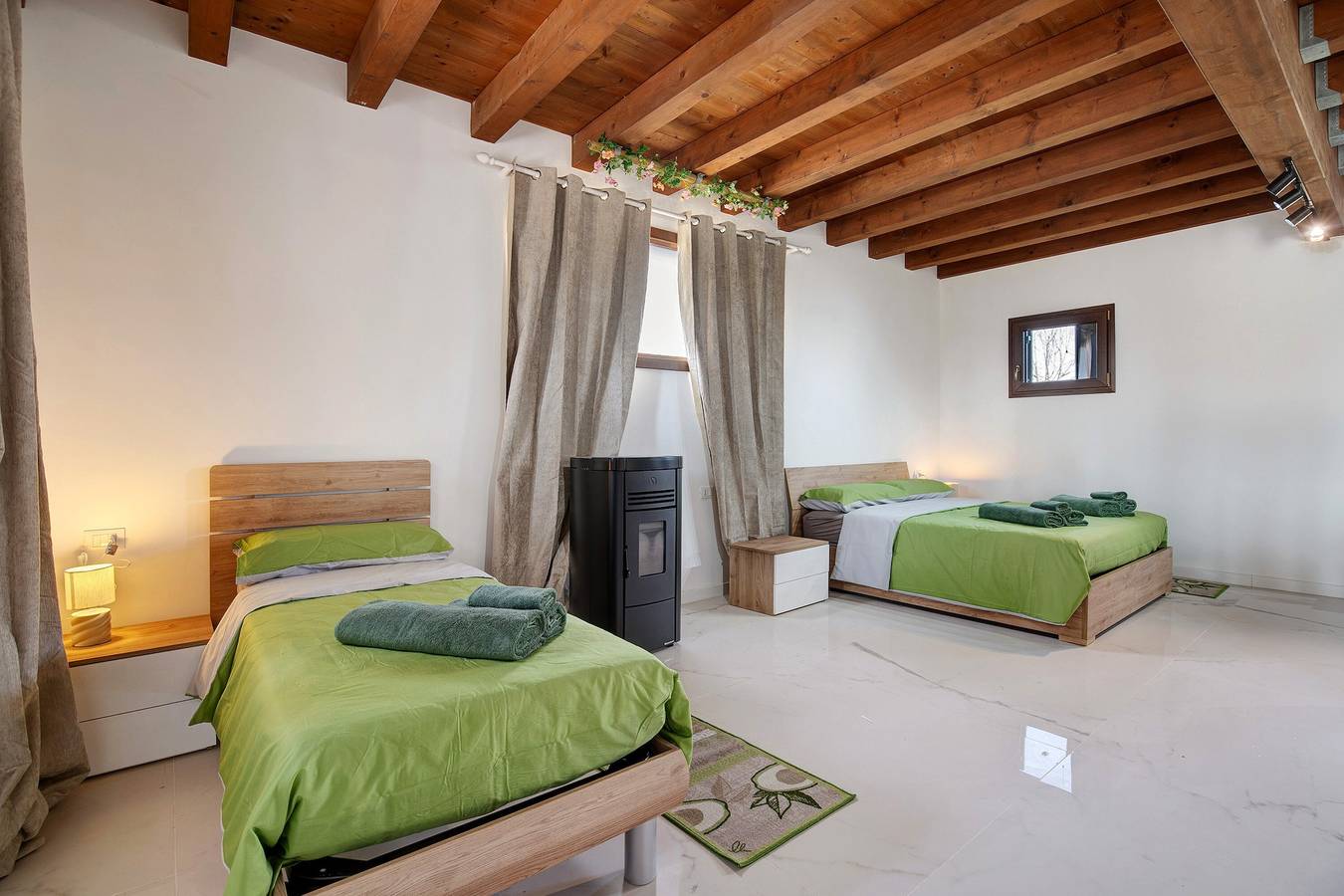 Ganze Wohnung, Apartment 'Elena' mit Gemeinschaftspool, Garten und Wlan in Jesolo
