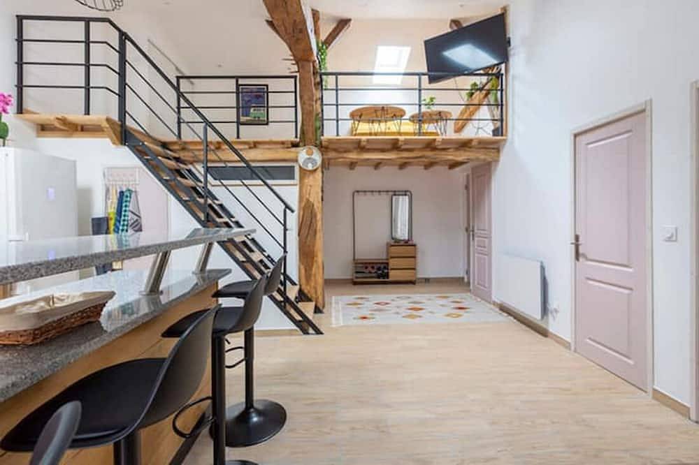 Entire apartment, Close to town center, 11 minutes from Center Parc. Mezzanine and children's play area. in Casteljaloux, Nérac region