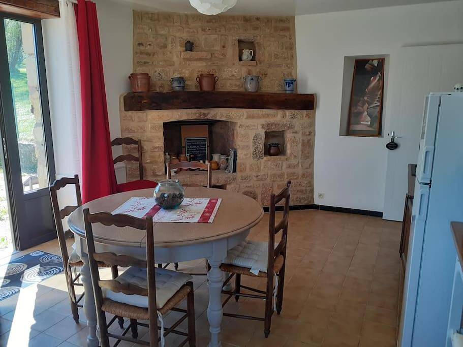 Appartement entier, Two-Bedroom Apartment in Le Buisson-de-Cadouin, Périgord Pourpre