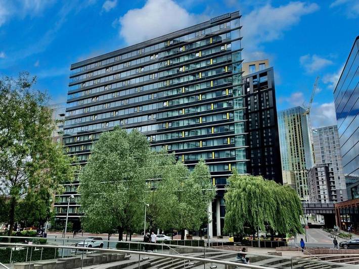 Holiday apartment for 2 people, with view and pool in Salford