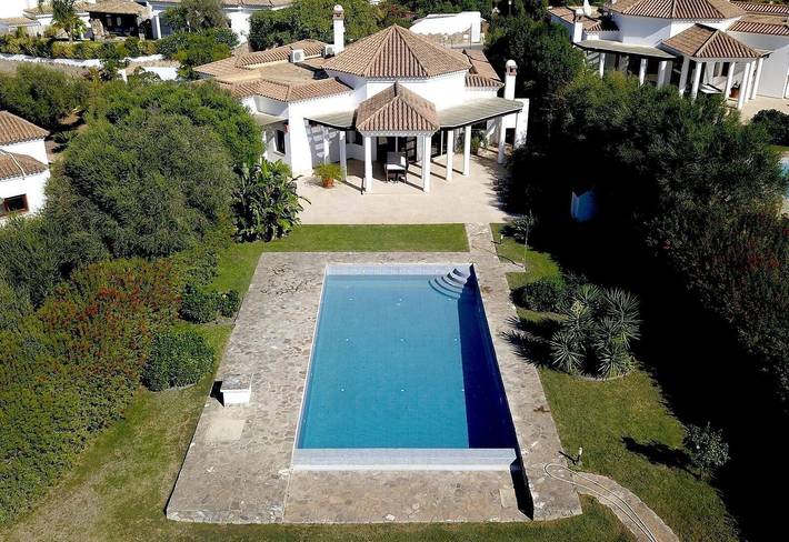 "Luxury Villa Malva" mit Pool, Wlan, Terrasse und Garten in Benalup-Casas Viejas, Costa de la Luz