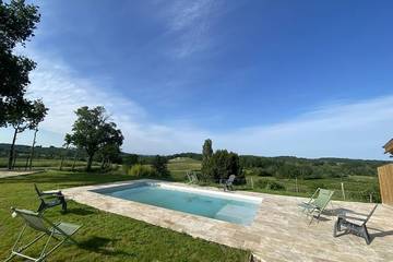 Location de vacances pour 8 personnes, avec jardin à Gardegan-et-Tourtirac