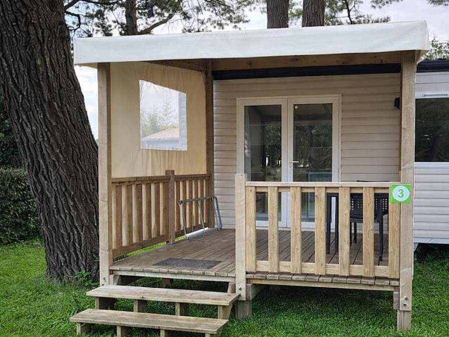 Camping Ushuaïa Villages L'estuaire - Mobilheim 2 personen - - 20m² - 1 Schlafzimmer - überdachte Terrasse 9m² -. in Paimbœuf, Loire-Tal