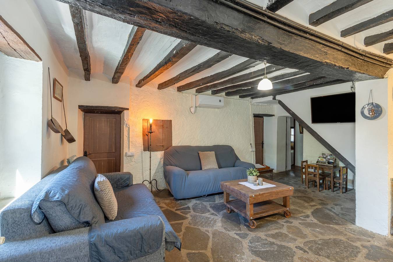 Casa Rural Cargol de Mas Violella im Naturpark, direkter Zugang zum Garten, Pool & Wlan in Sant Joan les Fonts, Naturpark Zona Volcànica de la Garrotxa