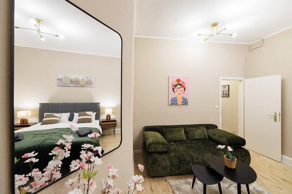 Ganze Wohnung, Deluxe Suite near Messe Berlin 2 Bathrooms 8 Guests in Charlottenburg Berlin, Berlin