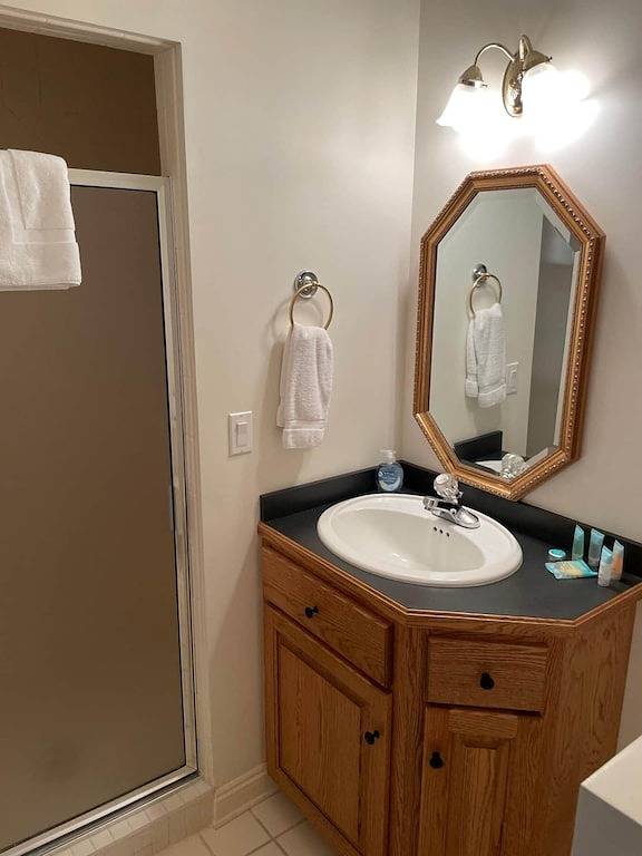 Vacation rental for 22 people, with yard in Lake Barkley