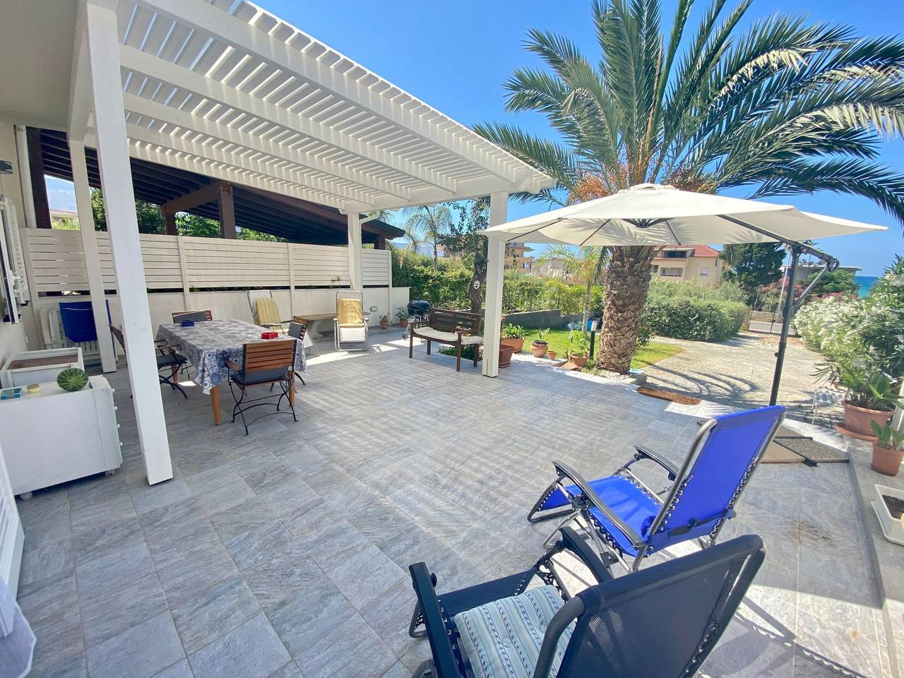 Villa Oasi, 50 m vom Strand entfernt, klimatisiert in Alcamo Marina, Alcamo