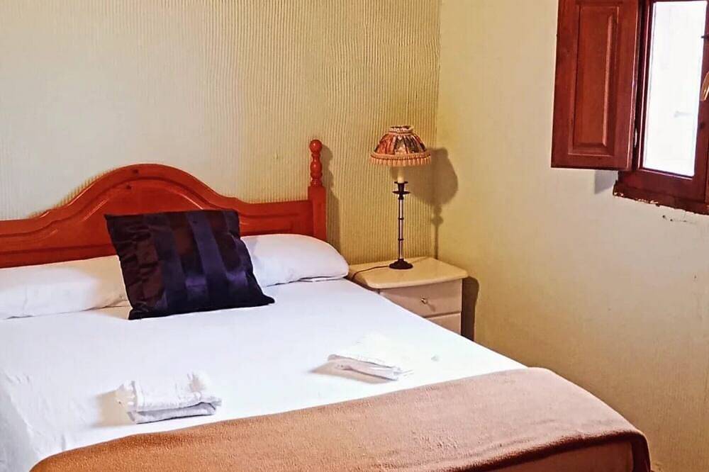 Country House 'La Serrana' with Mountain View, Wi-Fi and Air Conditioning in Pizarra, Málaga Province