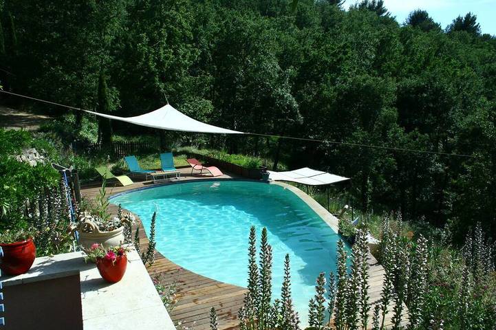 Location de vacances pour 8 personnes, avec Terrasse et Jardin à Évenos