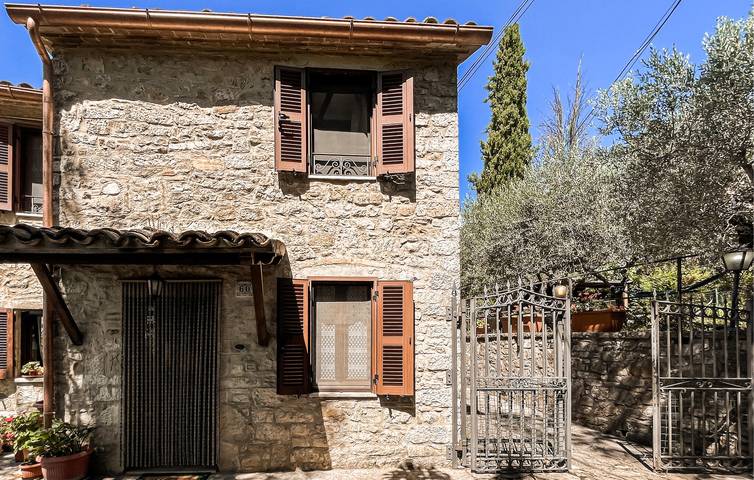 Accogliente appartamento con giardino, parcheggio e internet in Todi, Perugia e dintorni
