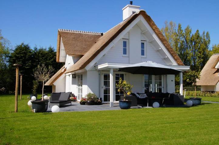 Villa voor 4 personen, with Whirlpool and Terras as well as Tuin and Sauna in Noordwijk