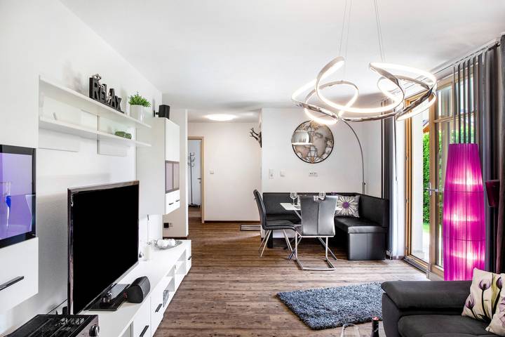 Ganze Wohnung, Ferienwohnung "Mosers am Sonnenhang" mit Bergblick, privater Terrasse und Wlan in Jenbach, Bezirk Schwaz