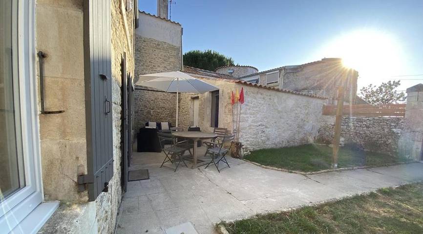 Location de vacances pour 4 personnes, avec jardin à Saint-Just-Luzac - 2