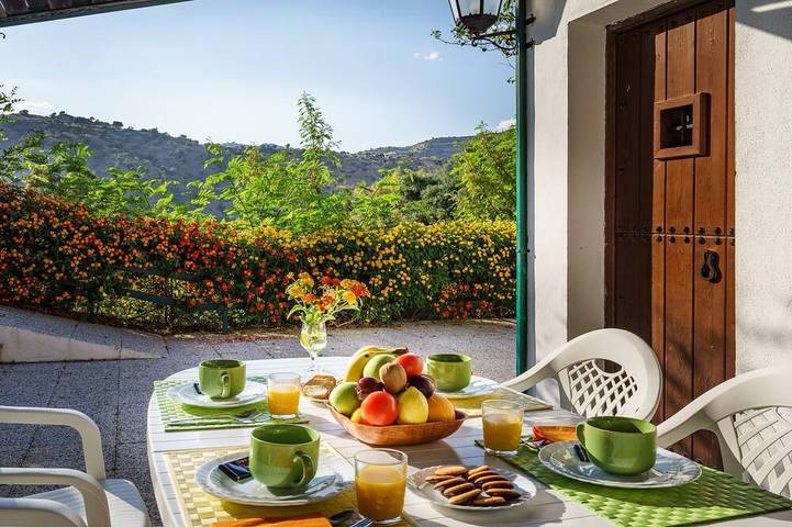 Finca für 4 Personen, mit Balkon und Garten sowie Pool in Malaga