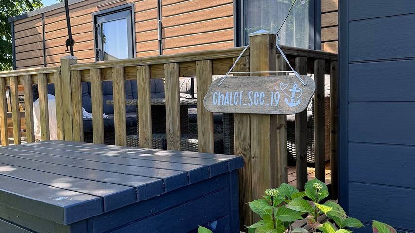 Chalet voor 4 personen, with terras and uitzicht op het meer as well as tuin in Lauwersoog