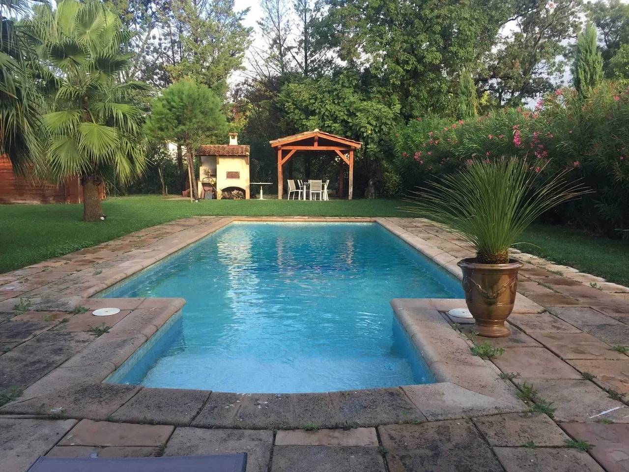 Appartement entier, Appartement confortable à Plan-de-Cuques avec piscine privée in Plan-de-Cuques, Région de Marseille