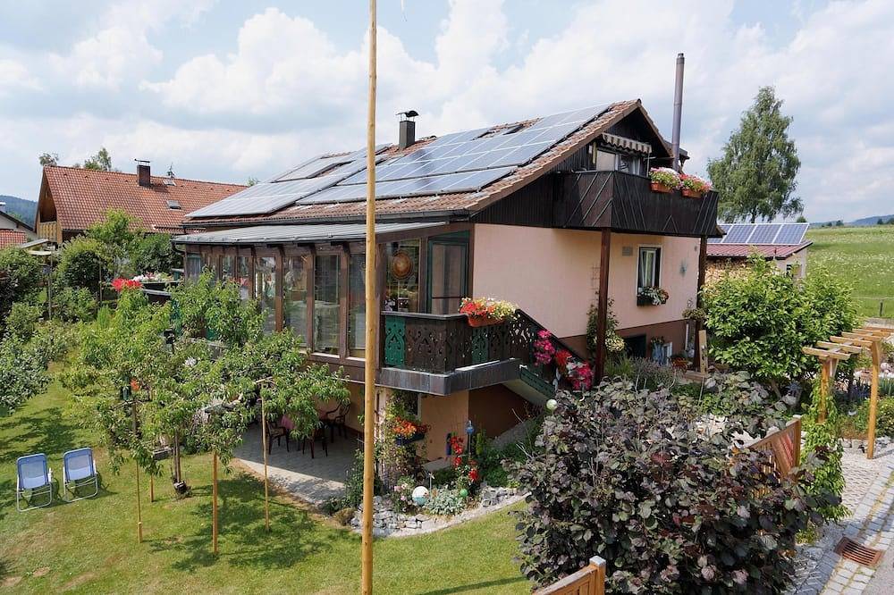 Ganze Wohnung, Komfortferienwohnung mit sehr großen Balkon im Ferienort Frauenau in Frauenau, Ostbayern