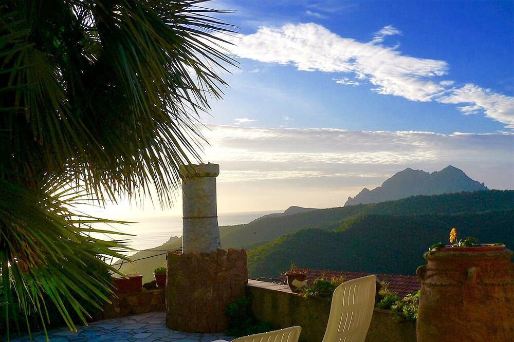 Appartement entier, Vue magnifique sur golfe de Porto entre mer et maquis Bella Vista <br> in Partinello, Région d'Ajaccio
