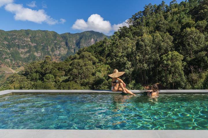 Glamping para 4 pessoas, com sauna e varanda e ainda piscina, adaptado a crianças em Madeira