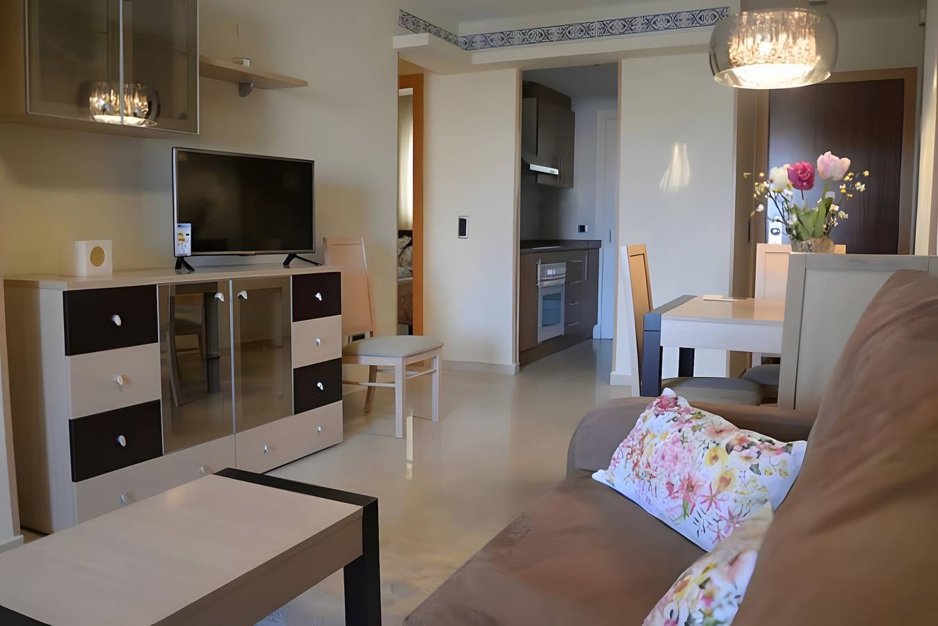 Apartamento entero, Apartamento 'Marinador Josmar' con vistas al mar, piscina compartida y aire acondicionado in Marina d'Or, Oropesa del Mar