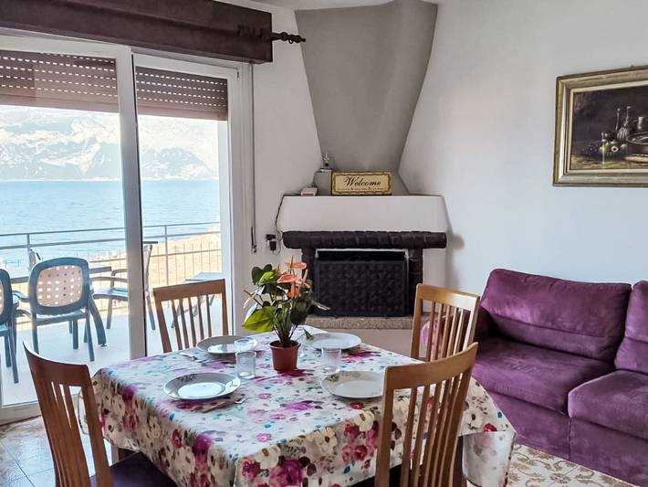 Appartamento intero, Wohnung Casa Kiara nur 20 Meter vom See in Brenzone, Prealpi Gardesane