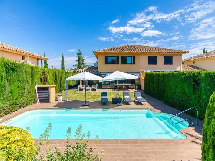 Casa de vacaciones para 6 personas, con jardín además de balcón y piscina - 1
