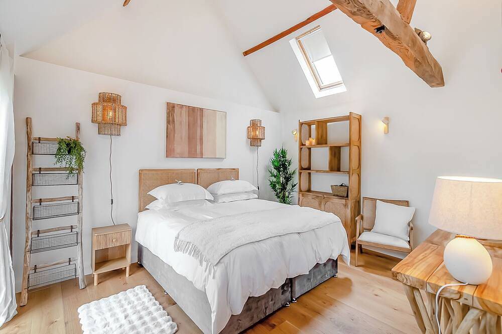 Weston Cottage in Woking, Surrey