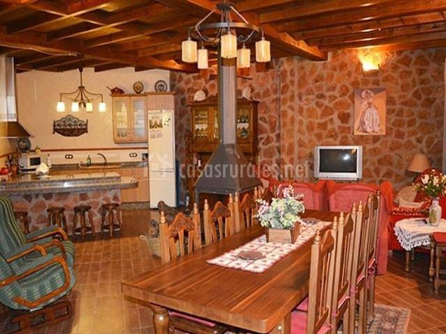 Apartamento para 17 personas, con Balcón además de Terraza y Vistas en Castril