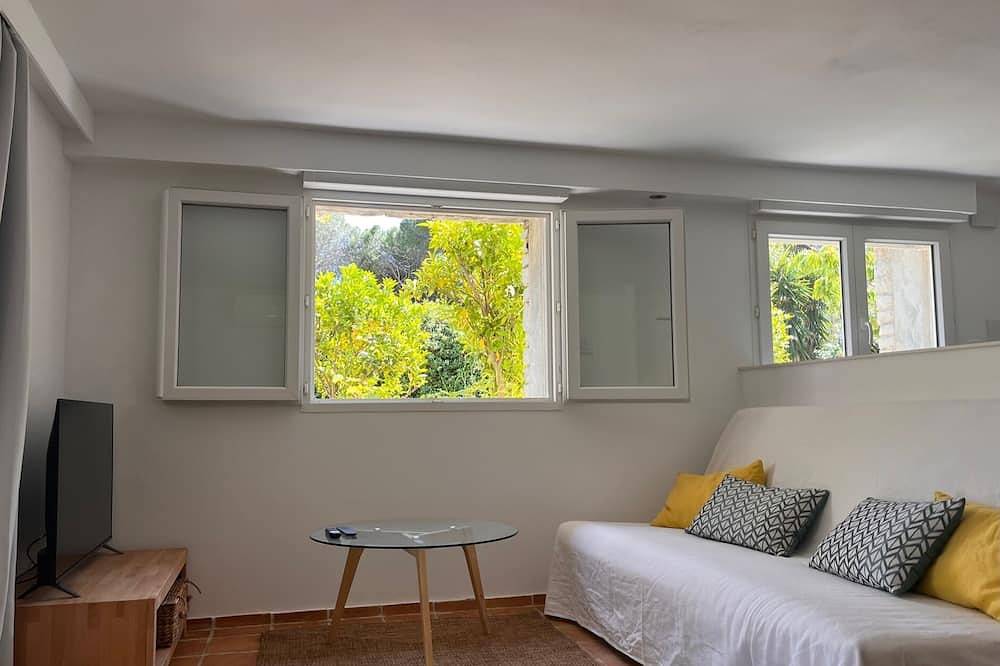 Cassis, Superbe appartement T2 climatisé rez jardin, Piscine privative in Cassis, Parc national des Calanques