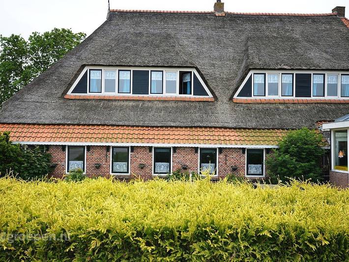 Ferienhaus für 30 Personen, mit Balkon/Terrasse und Terrasse in Holwerd