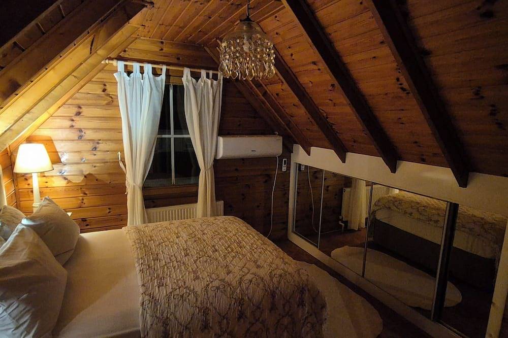 Uniqe house with heating pool disingned for holydays.. in Turkiska Egeiska havet