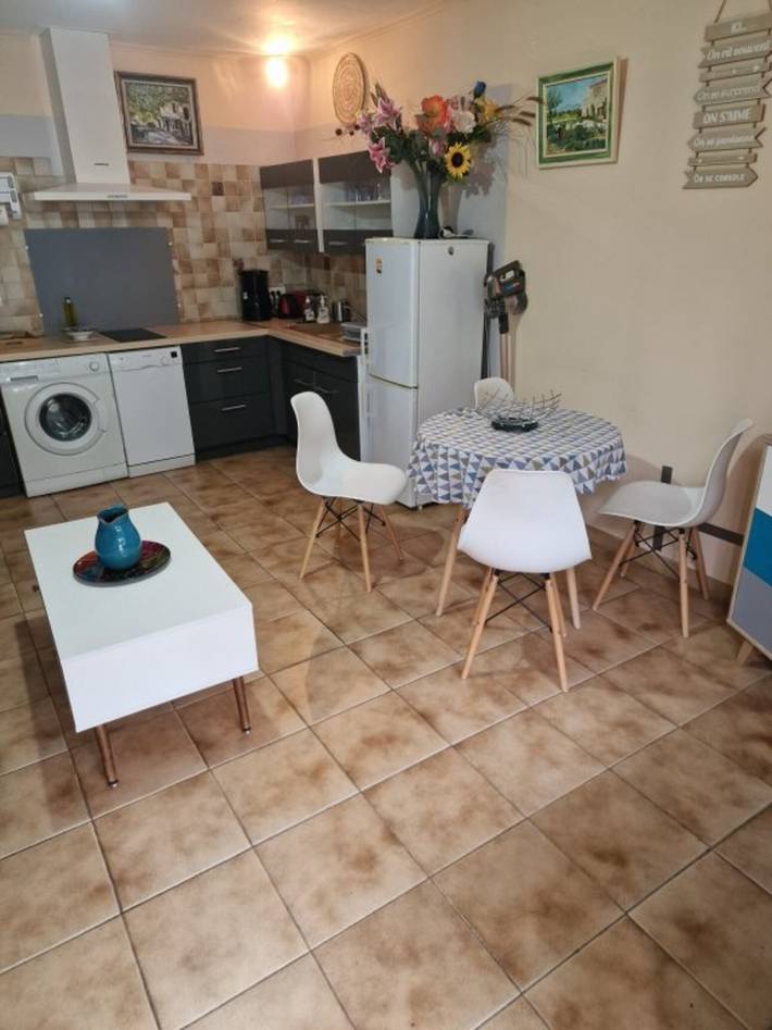 House "Gite L'Embellido" with Private Terrace, Wi-Fi and Air Conditioning in Mouriès, Arles region