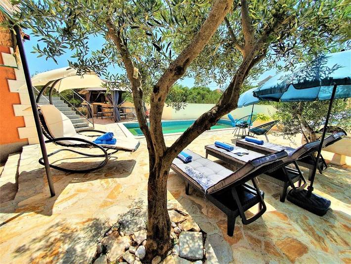 Villa für 13 Personen, mit Garten und Pool sowie Ausblick in Rogoznica