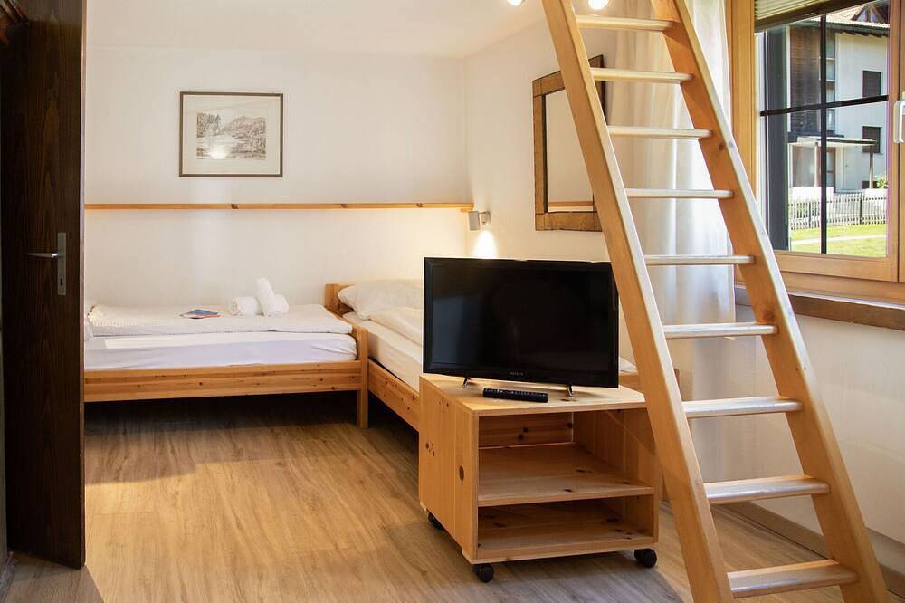 Ganze Wohnung, Herrliche Wohnung für 4 Gäste mit Pool,  W-Lan, Tv, Balkon und Panoramablick in Falera, Flims Laax Falera